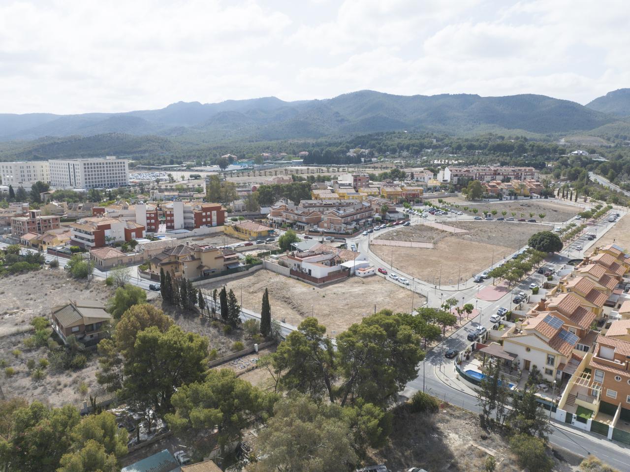  PARCELA EN URBANIZACIÓN LA PALOMA